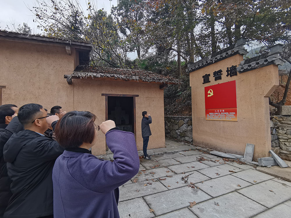 屯溪城建投公司黨支部開展“走進(jìn)紅色記憶、傳承初心使命”主題黨日活動(dòng)
