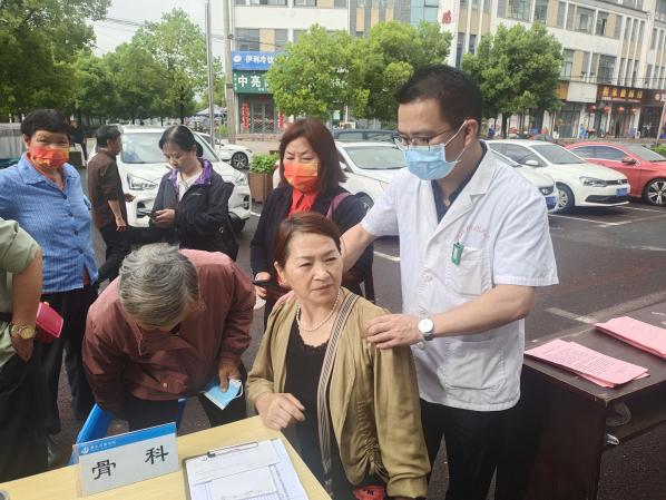 百姓健康系我心，黨員服務進社區(qū)