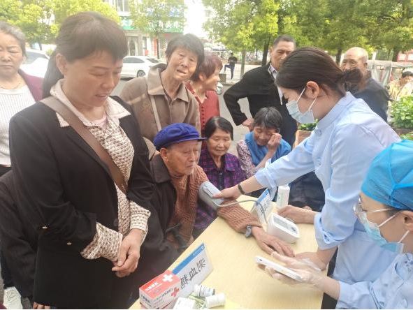 百姓健康系我心，黨員服務進社區(qū)