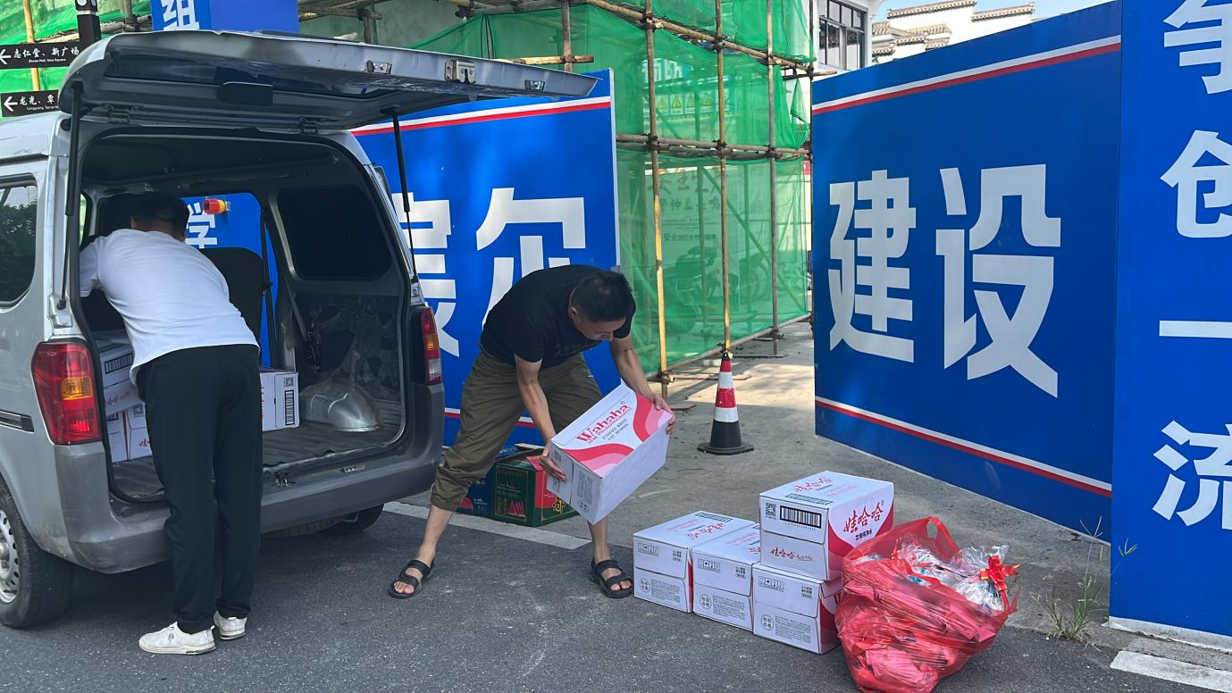 夏日送清涼，防暑保安康 昱城文旅公司開展夏季慰問活動